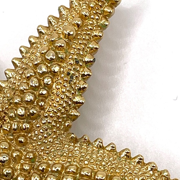 Monet Vintage Gold Tone Starfish Pin Brooch - Picture 3 of 6